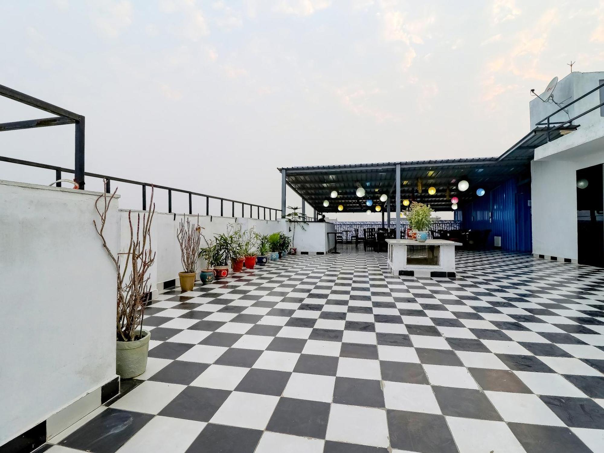 Treebo Rejoice 52 - 3Km From Huda City Metro Station Badshahpur Extérieur photo