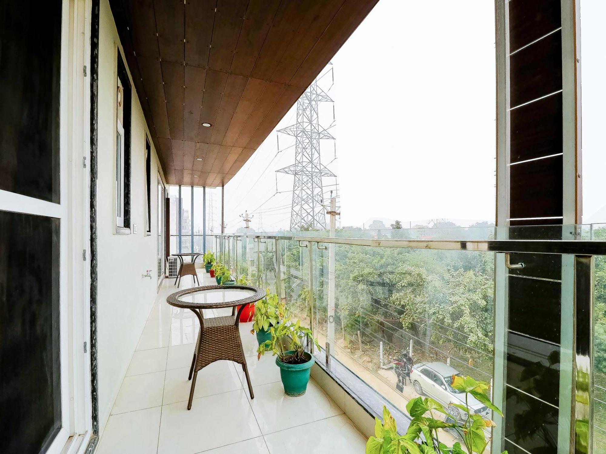 Treebo Rejoice 52 - 3Km From Huda City Metro Station Badshahpur Extérieur photo