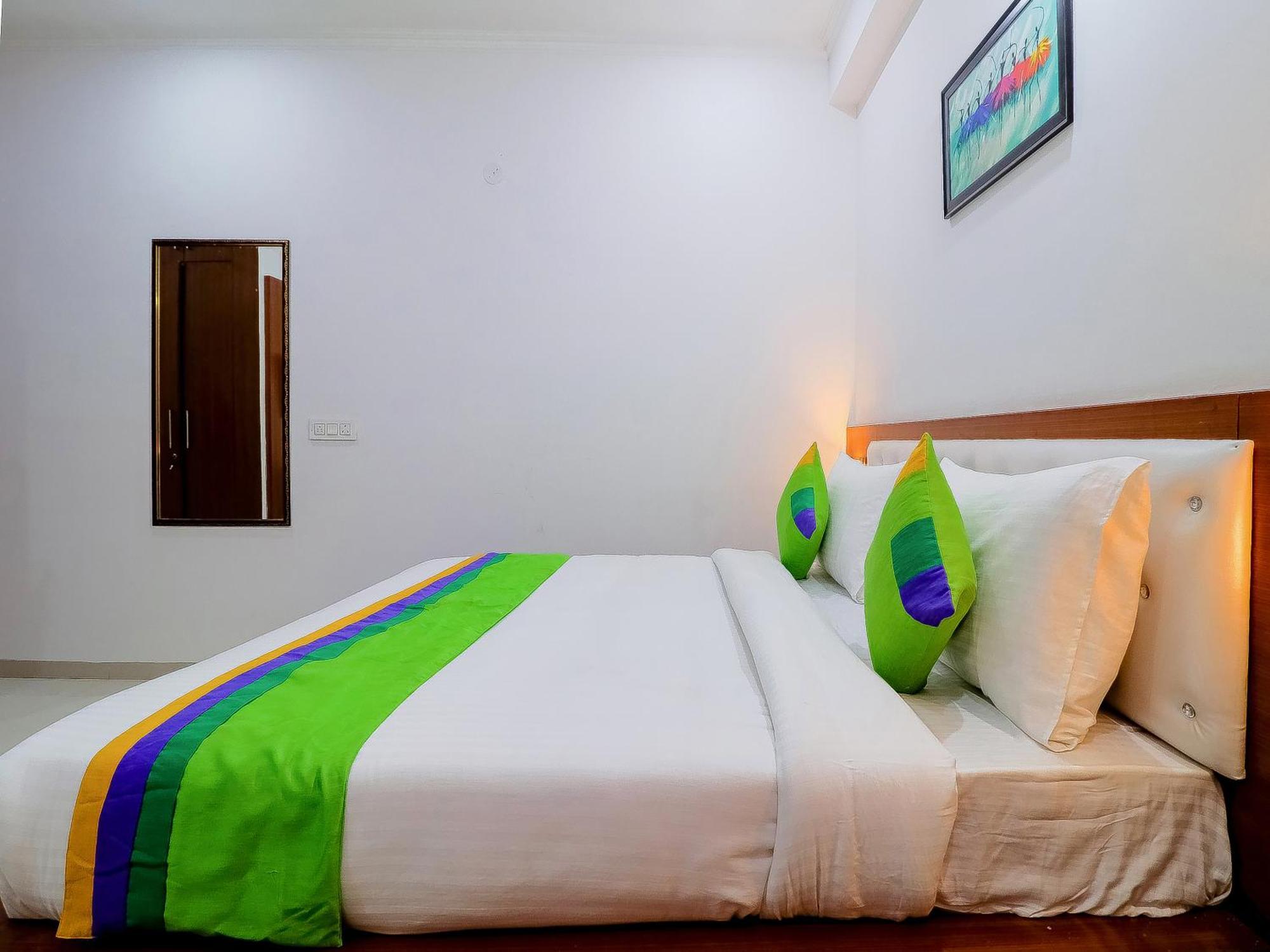 Treebo Rejoice 52 - 3Km From Huda City Metro Station Badshahpur Extérieur photo