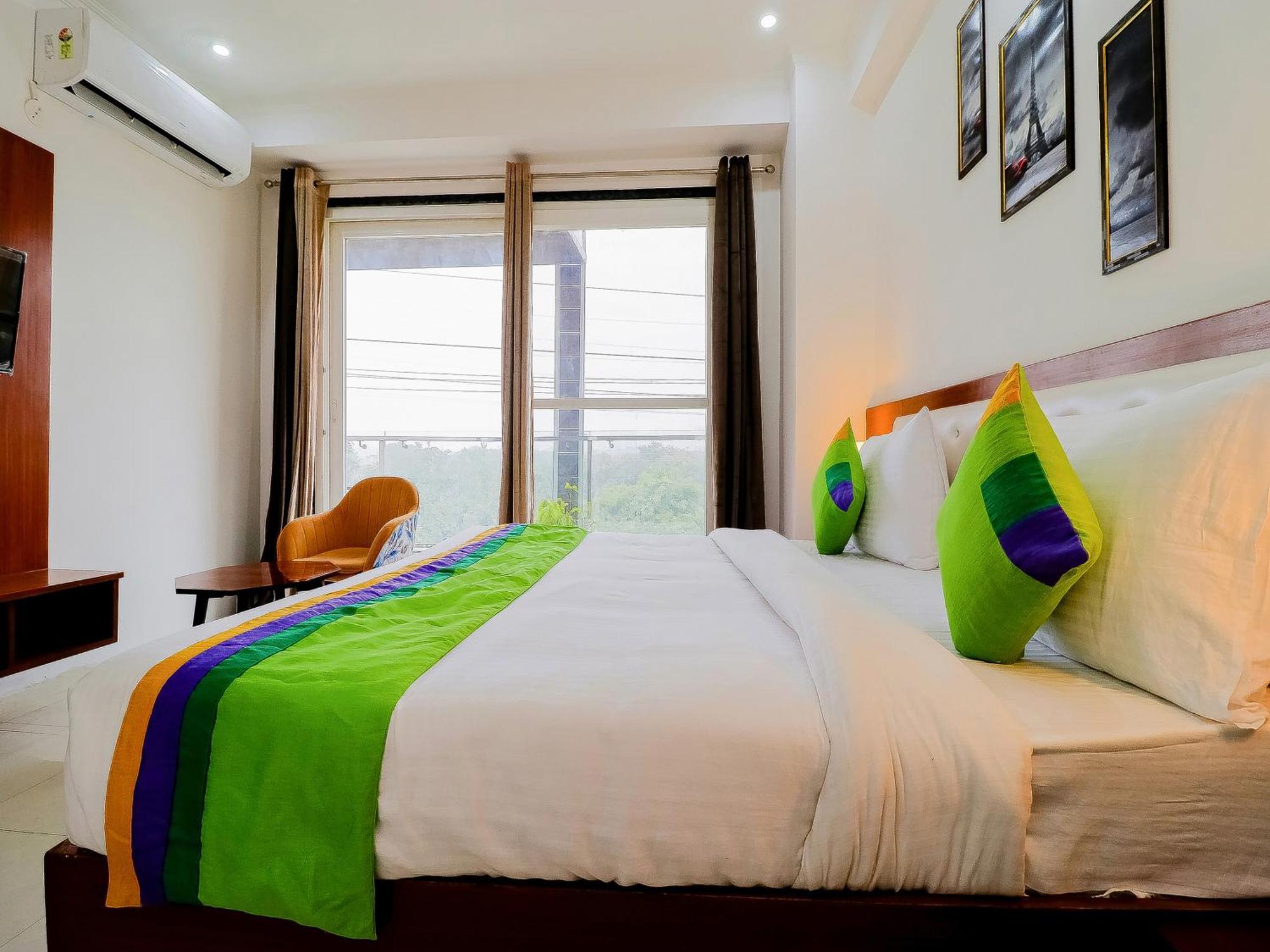 Treebo Rejoice 52 - 3Km From Huda City Metro Station Badshahpur Extérieur photo