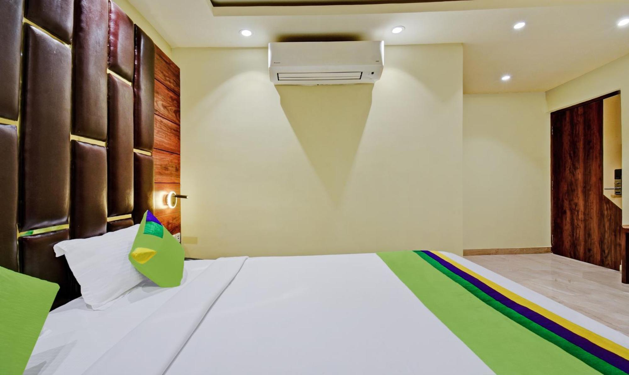 Treebo Rejoice 52 - 3Km From Huda City Metro Station Badshahpur Extérieur photo